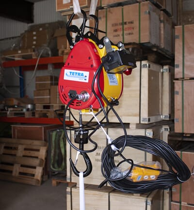 Tetra Stillasvinsj 360kg med radiostyring.jpg